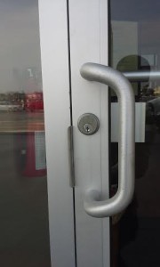 This is how the front door lock looks like after the installation.