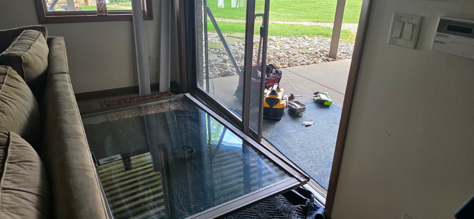 Sliding glass door repair technician in Indian Hill Ohio
